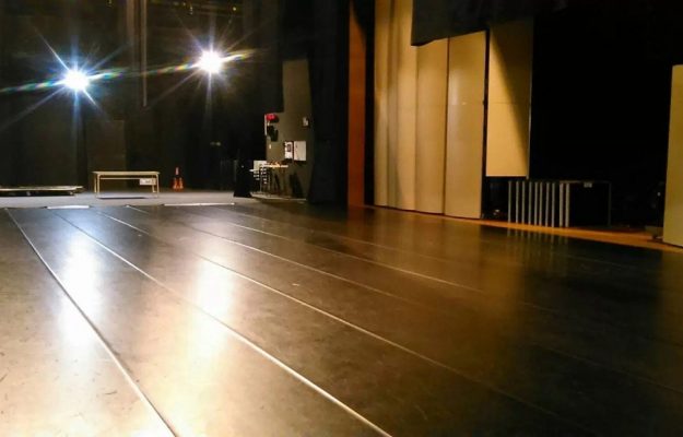 舞蹈塑膠地板是舞蹈練習室必要的一種設施